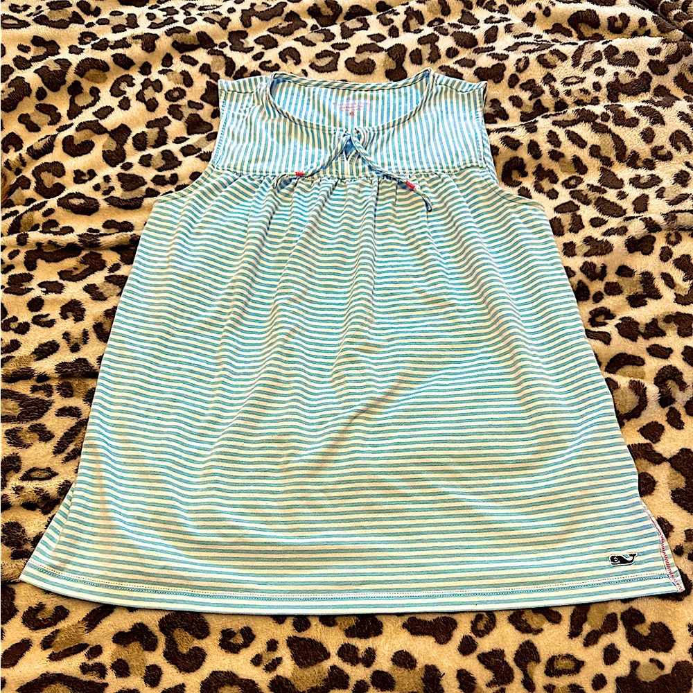 EXCELLENT/LIKE NEW/PRE-OWNED condition VINEYARD VINES girl’s nautical tank top.